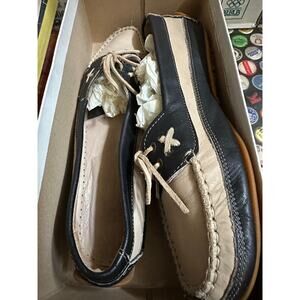 Tall Gals leather flats.  Size 11aa
